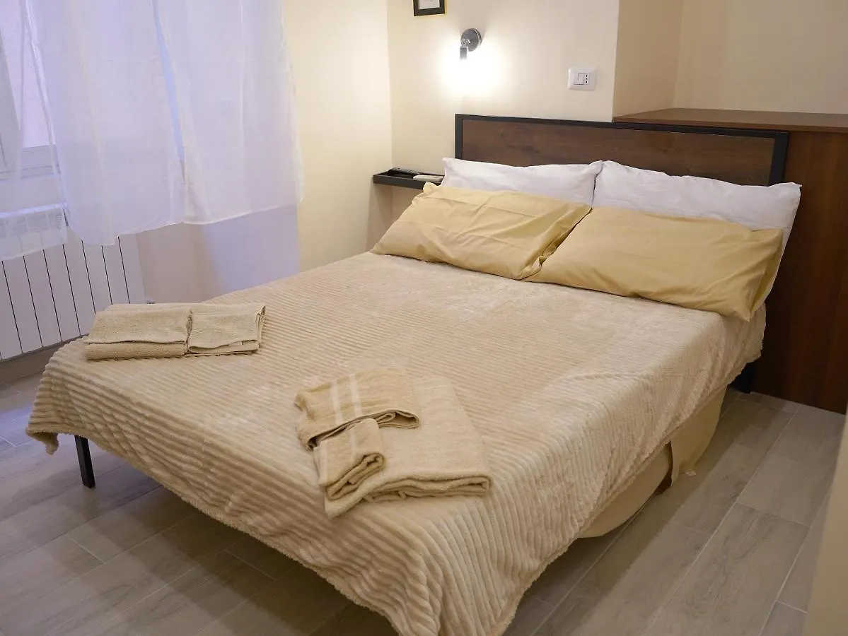 Giulia'S Home Naples Italy