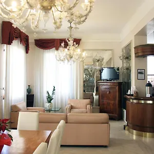 https://de-rose-palace.it-tuscanyhotel.com